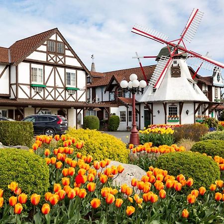 Auld Holland Inn Oak Harbor Exterior photo