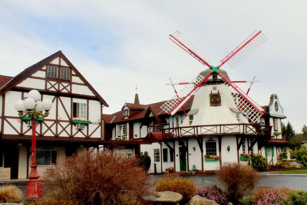 Auld Holland Inn Oak Harbor Exterior photo