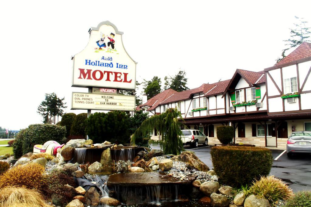 Auld Holland Inn Oak Harbor Exterior photo