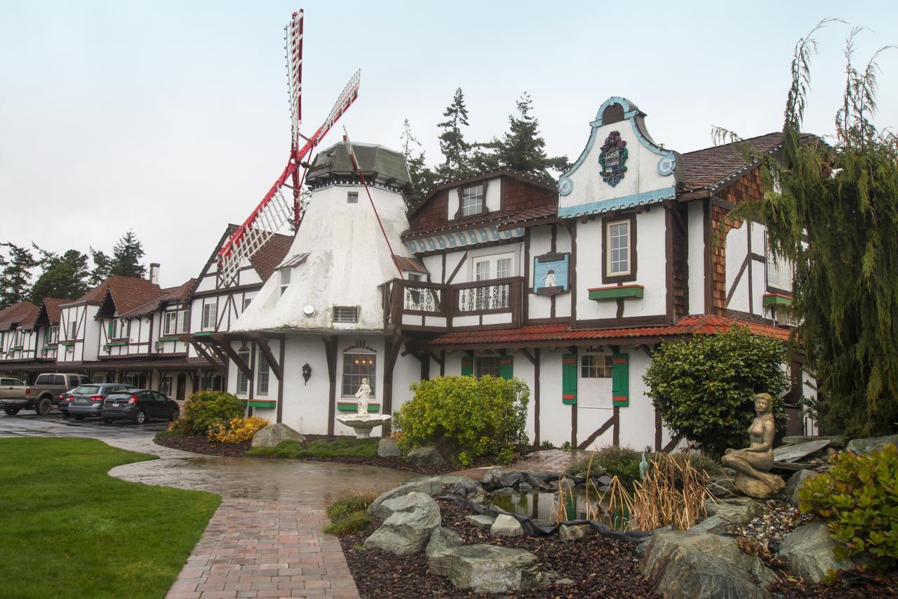 Auld Holland Inn Oak Harbor Exterior photo