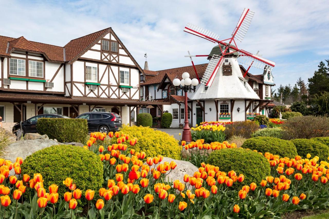 Auld Holland Inn Oak Harbor Exterior photo